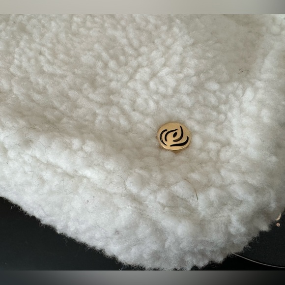 APANA SHERPA Cozy White Fur FANNY Belt Bag PACK NWT - Picture 4 of 8